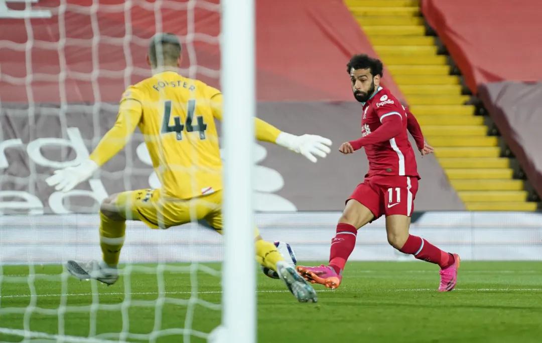 الاتحاد السعودي يبحث عن مدرب جديد بعد رحيل فان مارفيك وباوزا